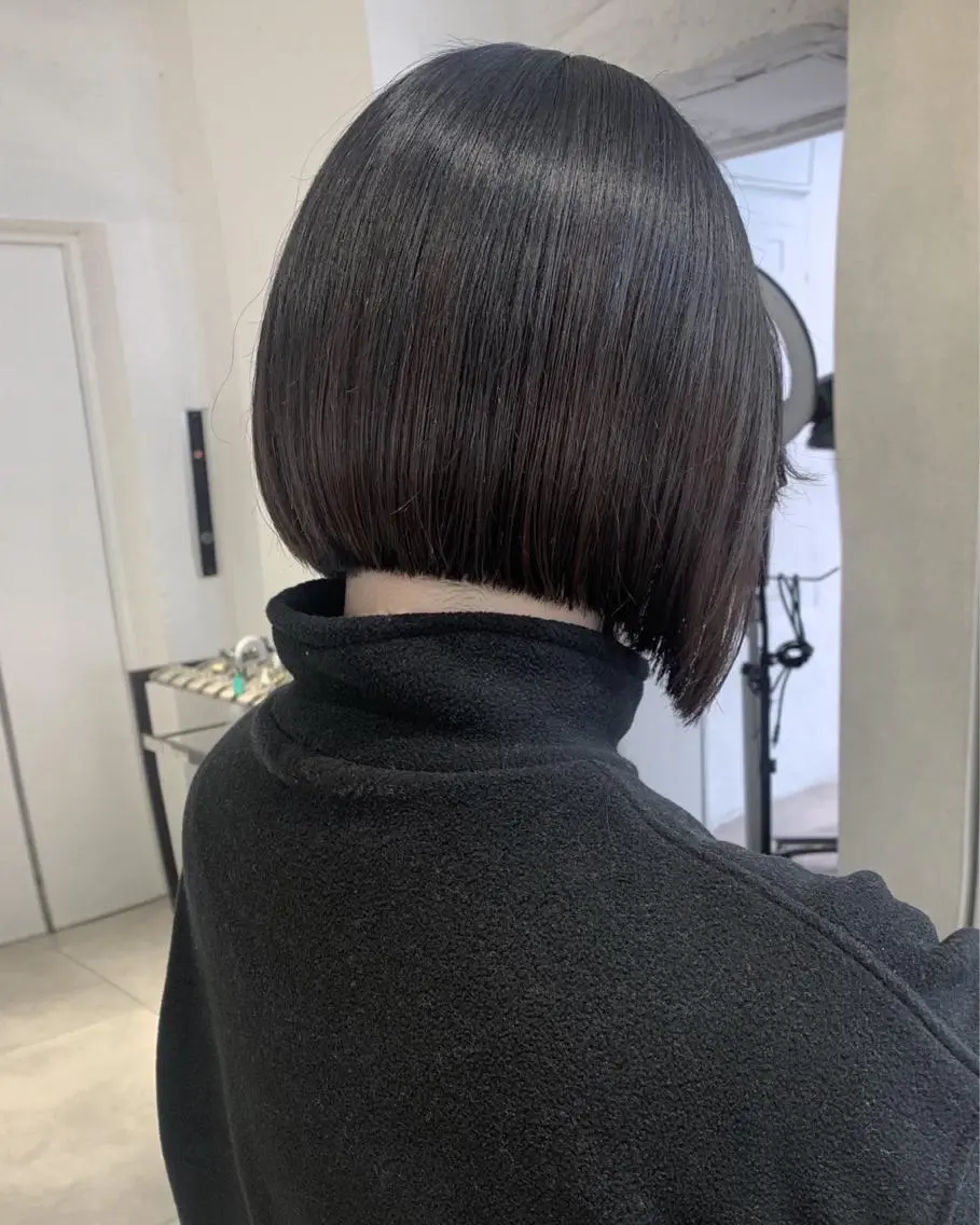 ショート カラー 切りっぱなしボブ レイヤー/縮毛矯正のヘアスタイル