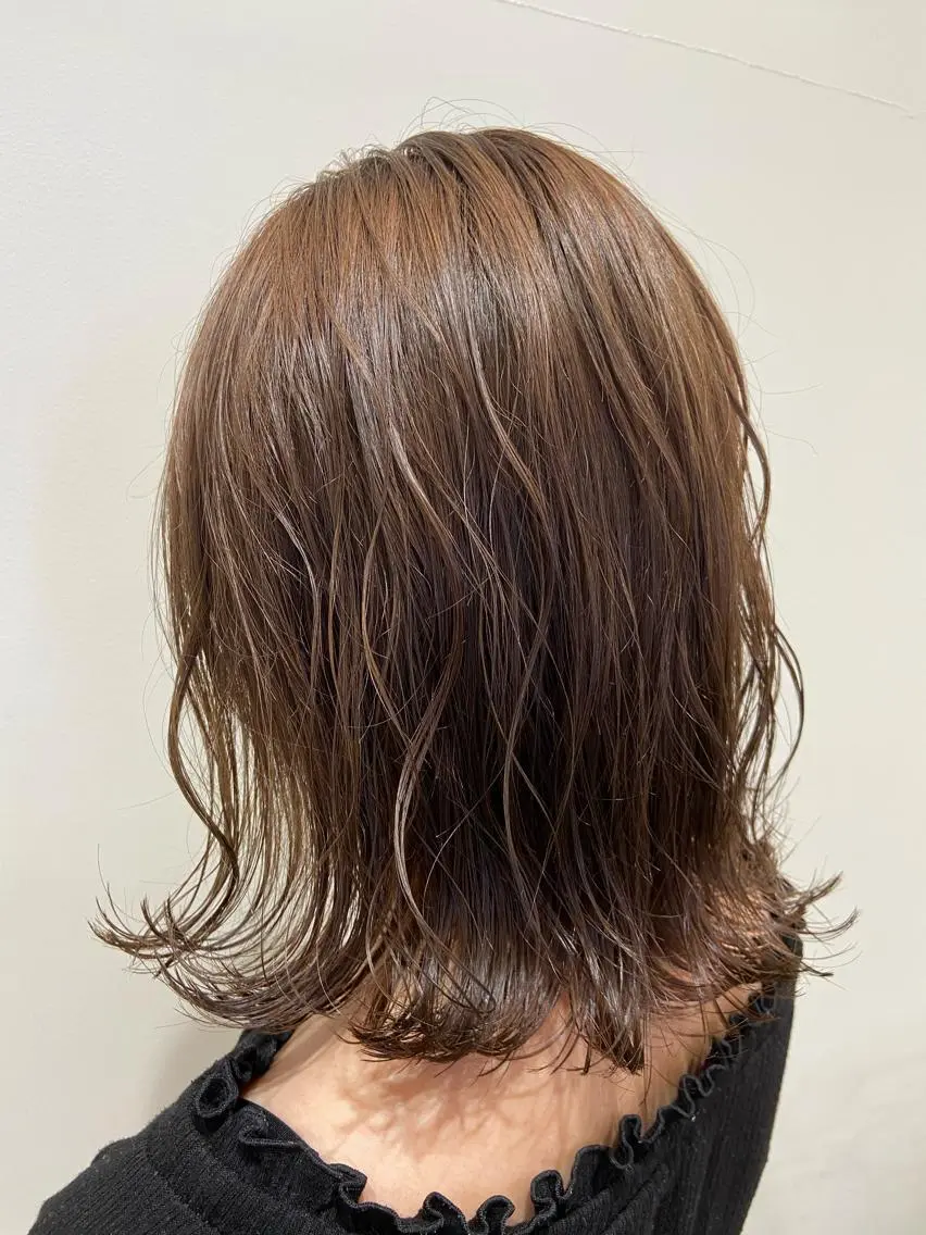 ミディアム カラー ベージュカラー 透明感カラー ミルクティーベージュ ヘアカラー トリートメント Amour なぐらのヘアスタイル