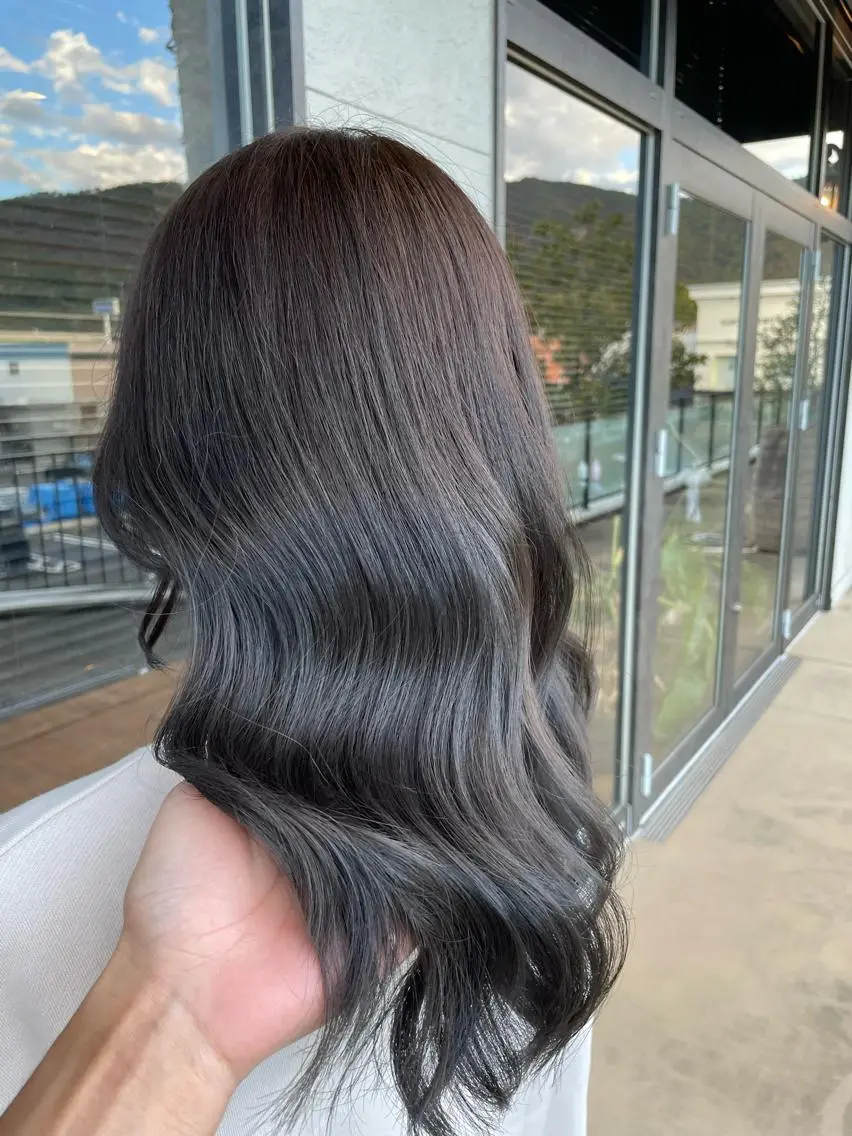 ロング カラー グレージュ アイスグレージュ ヘアカラー トリートメント 鵜飼 真伍のヘアスタイル