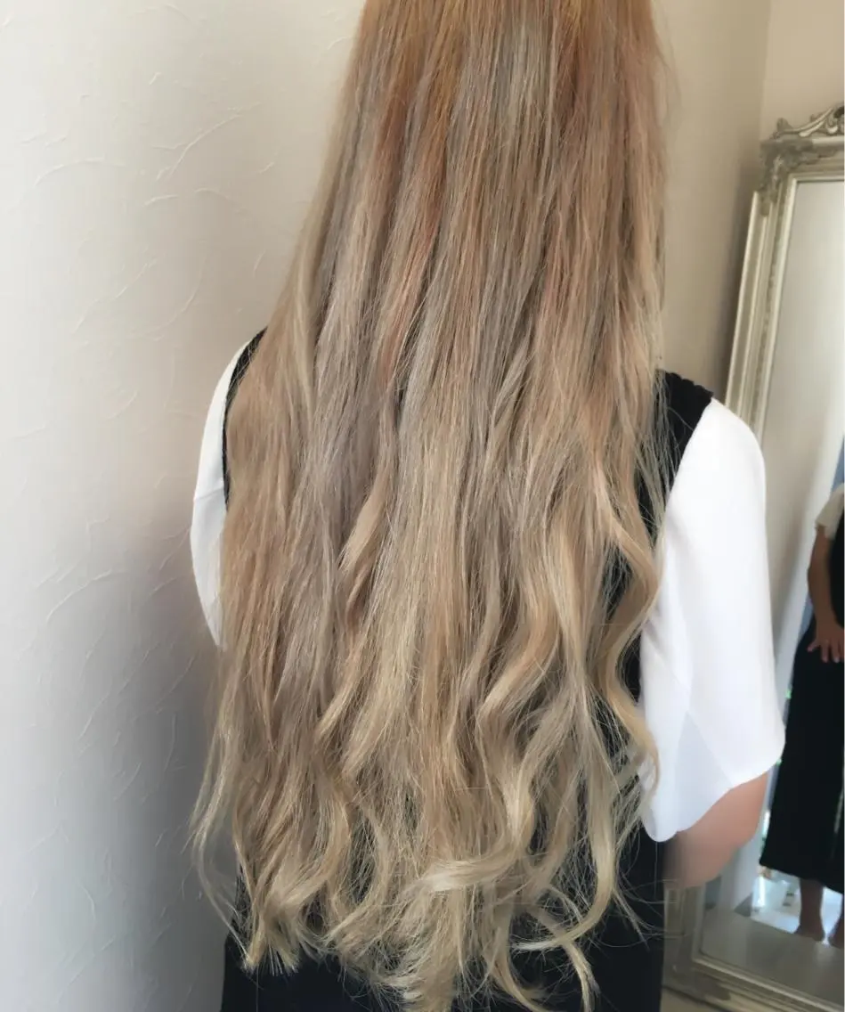 ロング カラー ヘアアレンジ IVY villa Suzu.のヘアスタイル