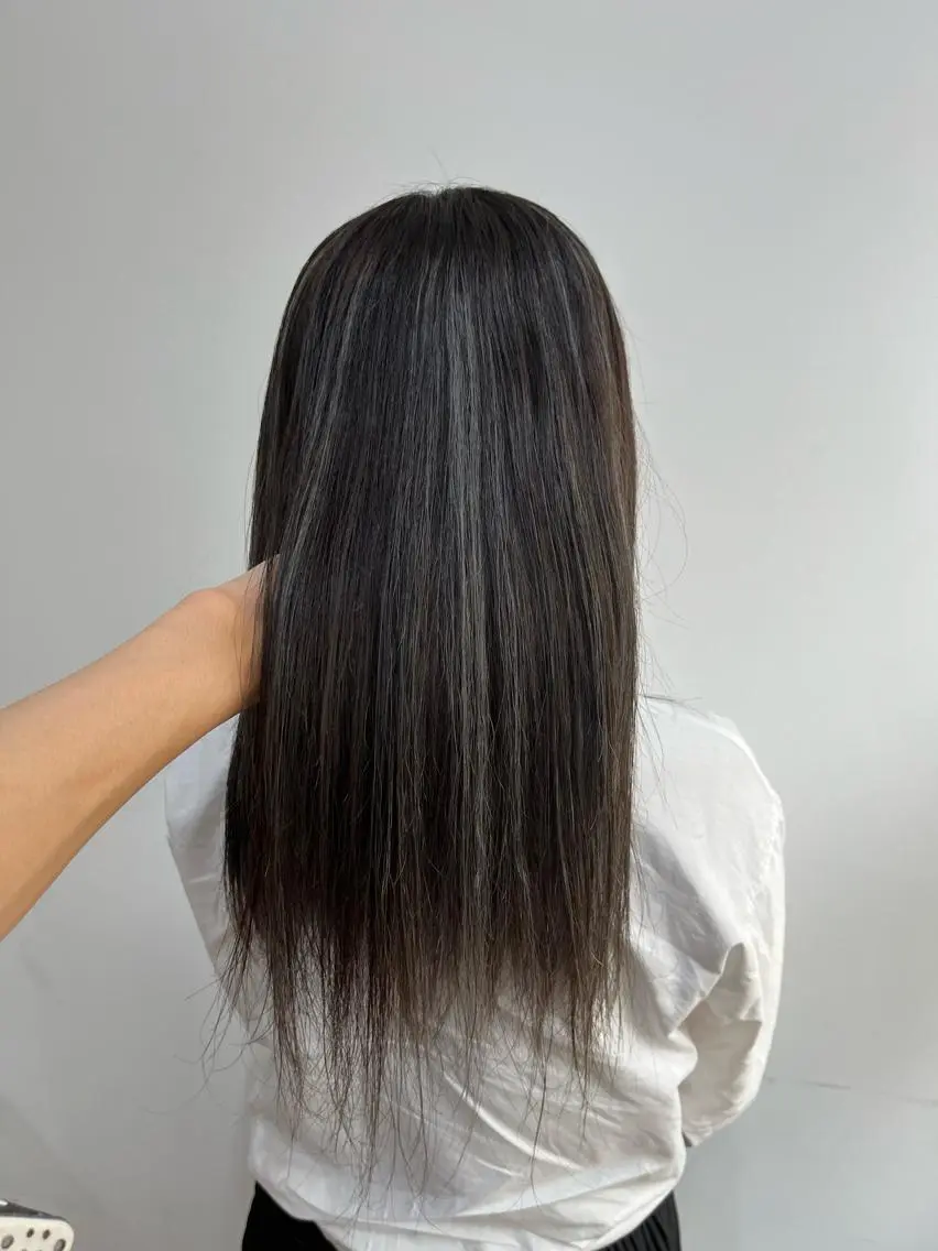 セミロング カラー ヘアアレンジ ブリーチ ハイライトカラー シルバー ハイライト 【艶カラー】石山拓人 /ブリーチのヘアスタイル