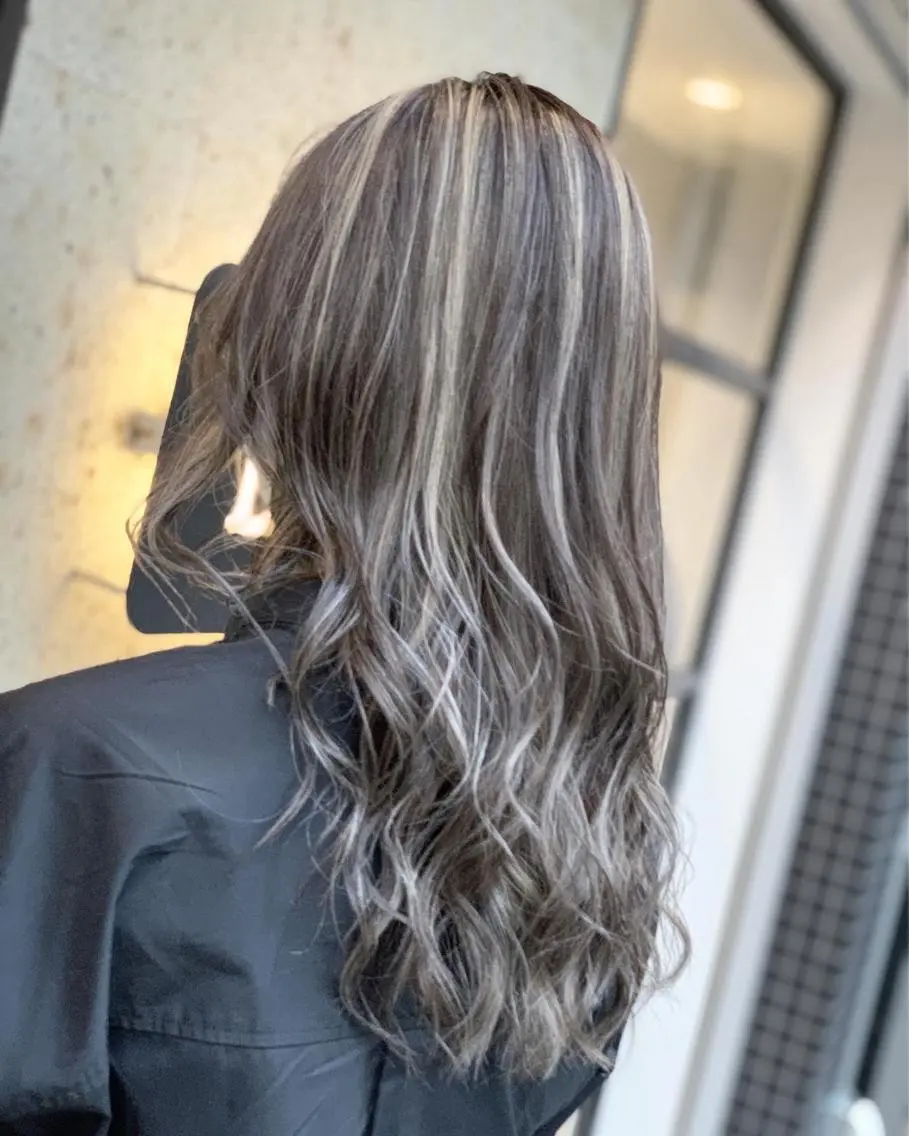 ミディアム カラー ヘアアレンジ ヘアカラー 髪質改善×ハイトーン 中田啄也のヘアスタイル