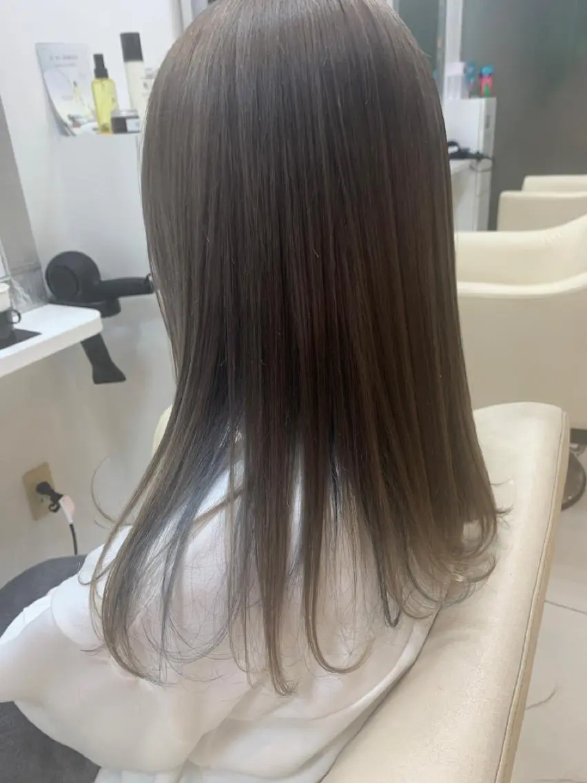 セミロング カラー 透明感カラー 柳川 玲也のヘアスタイル