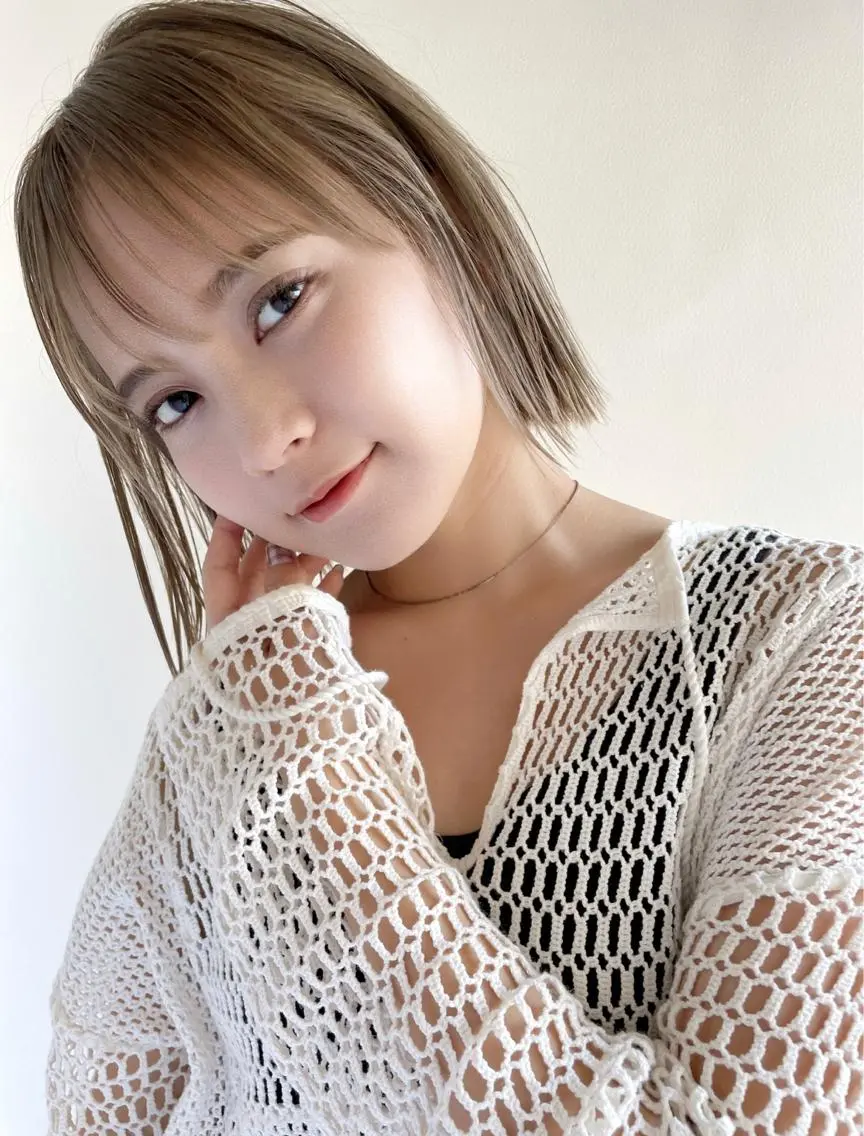 ショート カラー ブリーチ ハイトーンカラー ボブ 齋藤 咲のヘアスタイル