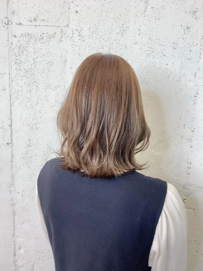 ミディアム カラー 透明感ハイトーン🦄 キラ🌈のヘアスタイル