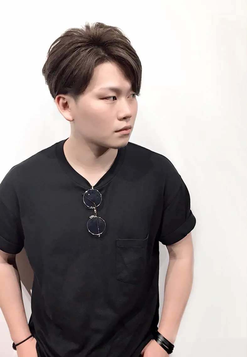 ショート カラー メンズ メンズハイライト アッシュ アッシュグレー ハイライトカラー ハイライト 二児のパパで店長な 戸田健治のヘアスタイル