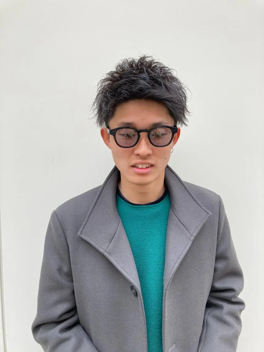 メンズ 顔まわりレイヤー デザインカットのヘアスタイル
