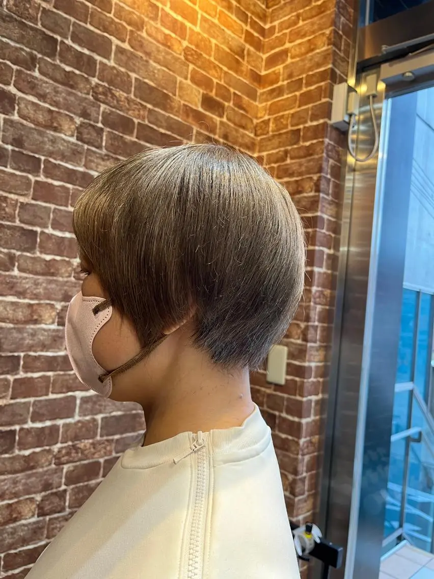 ミディアム カラー パーマ ヘアアレンジ メンズ キッズ ネイル マツエク・マツパ アイブロウ ミディアムパーマ メンズハイライト メンズパーマ ブラウンカラー ケアカラー 久木原 ゆりのヘアスタイル
