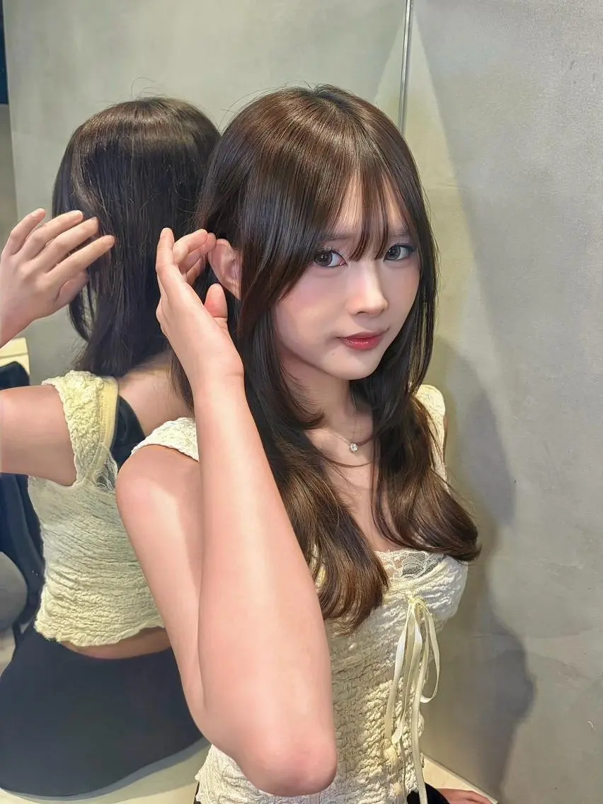 ロング ハッシュカット 韓国風ヘア レイヤーカット 縮毛矯正 カット ヘアカラー トリートメント GLROW 大宮のヘアスタイル