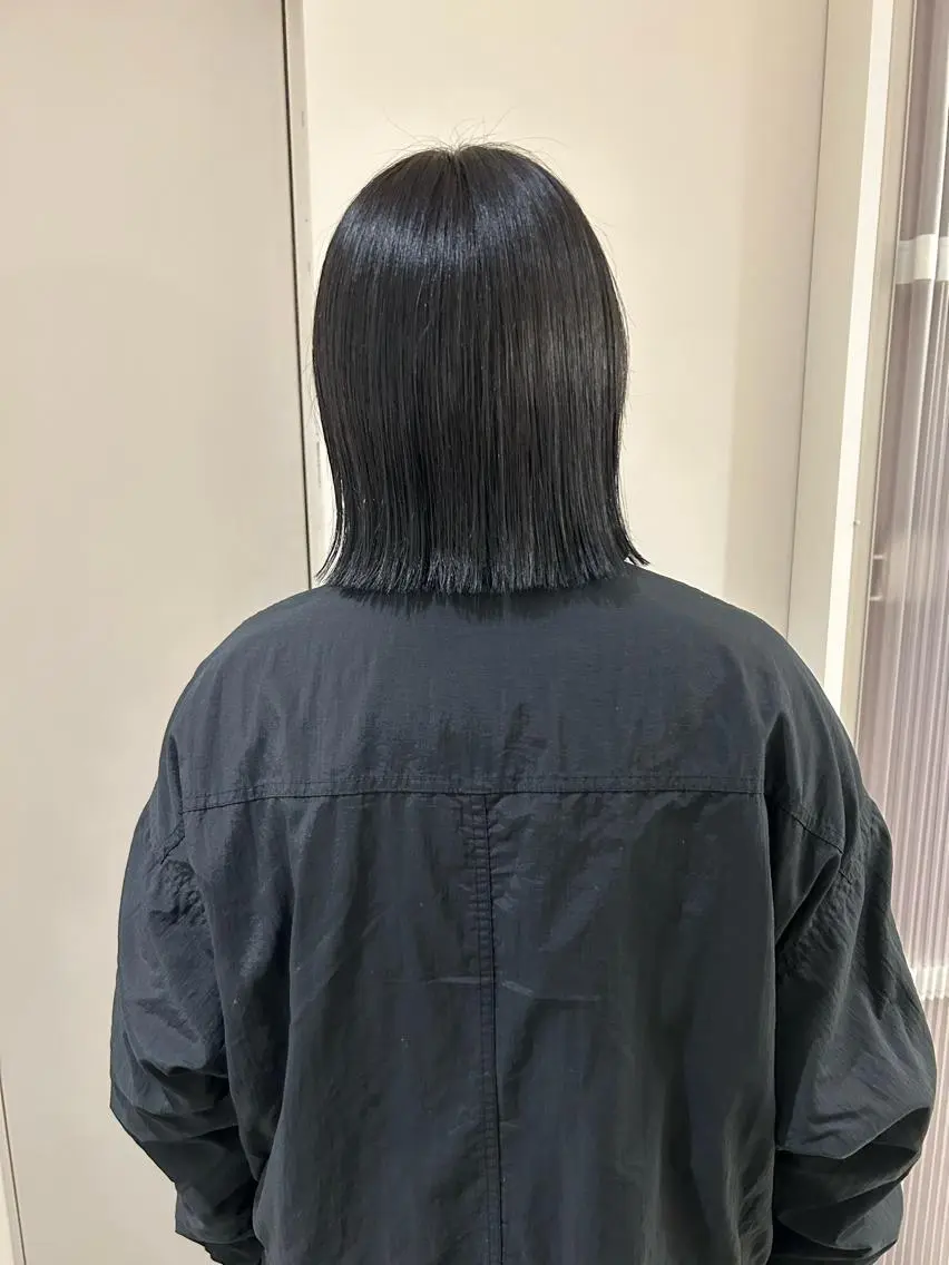 ミディアム カラー 黒髪 ブルーカラー ブルーブラック ボブ 、 、のヘアスタイル