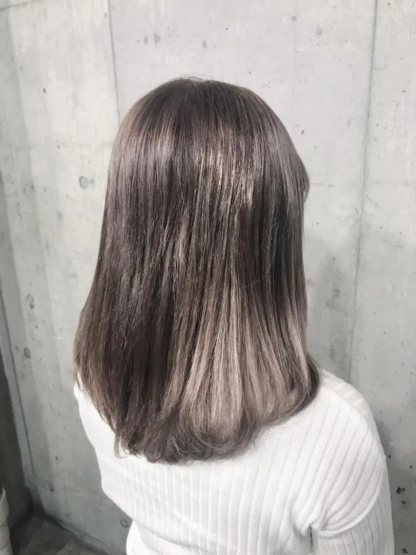 ミディアム カラー パーマ ヘアアレンジ メンズ キッズ ネイル マツエク・マツパ シルバー シルバー サロンドミルク 渋谷高比良のヘアスタイル