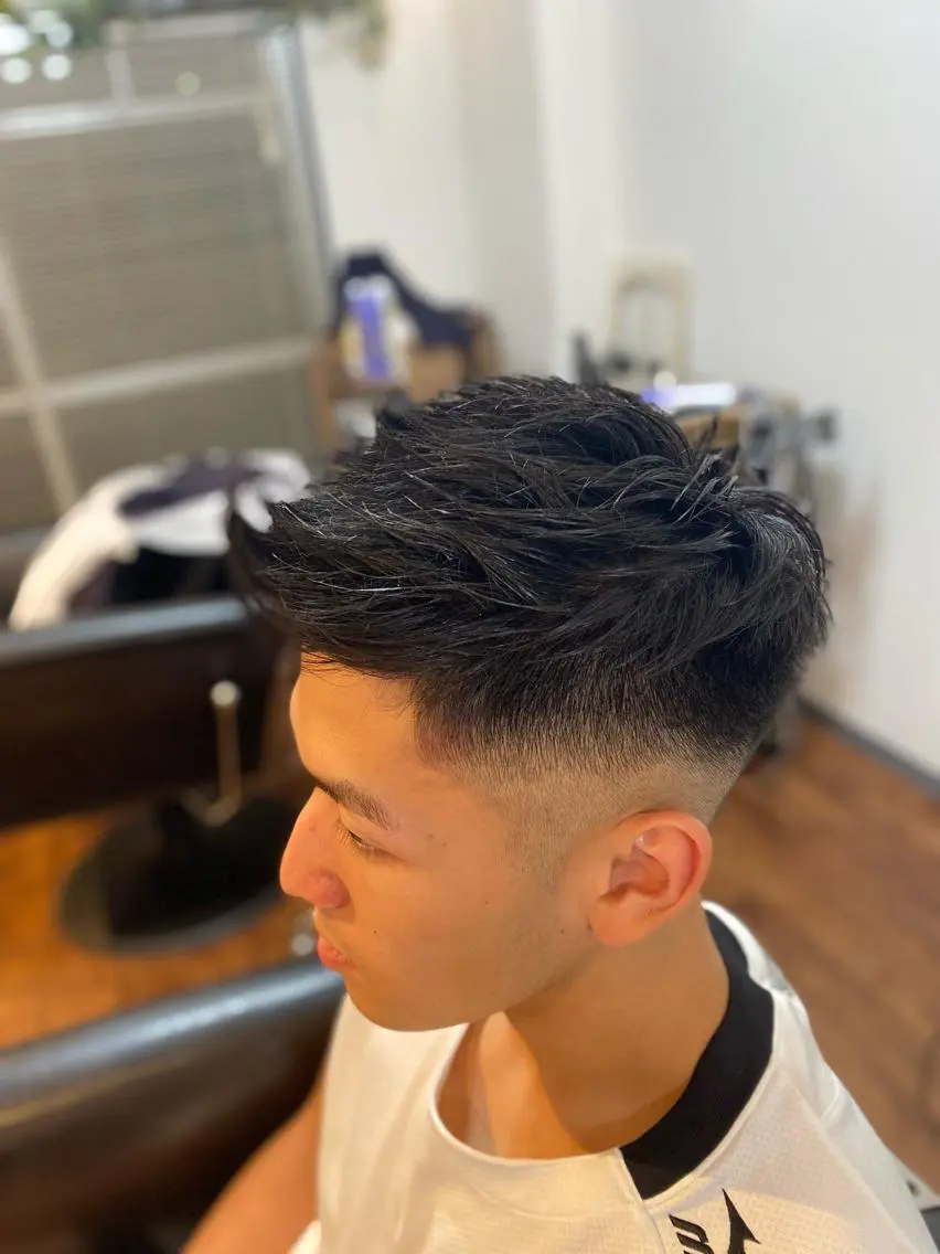 ショート メンズ フェードカット モヒカン カット Luzir⭐︎ GEN⭐︎のヘアスタイル