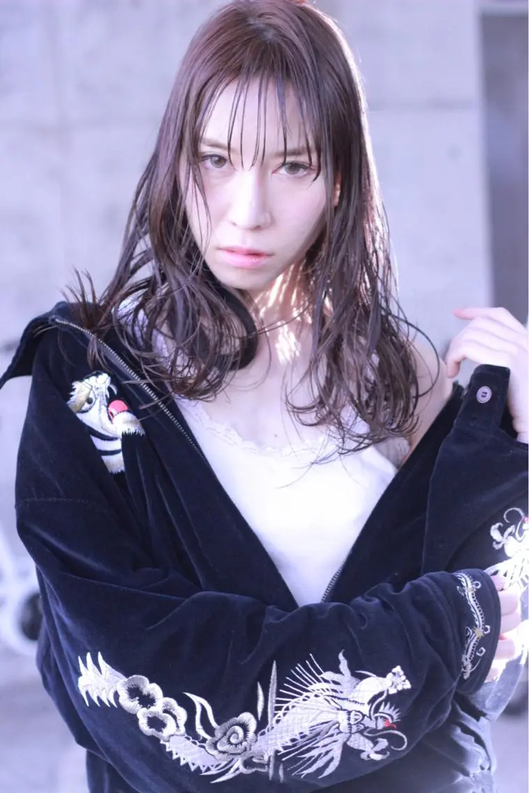 ミディアム カラー 及川 光のヘアスタイル
