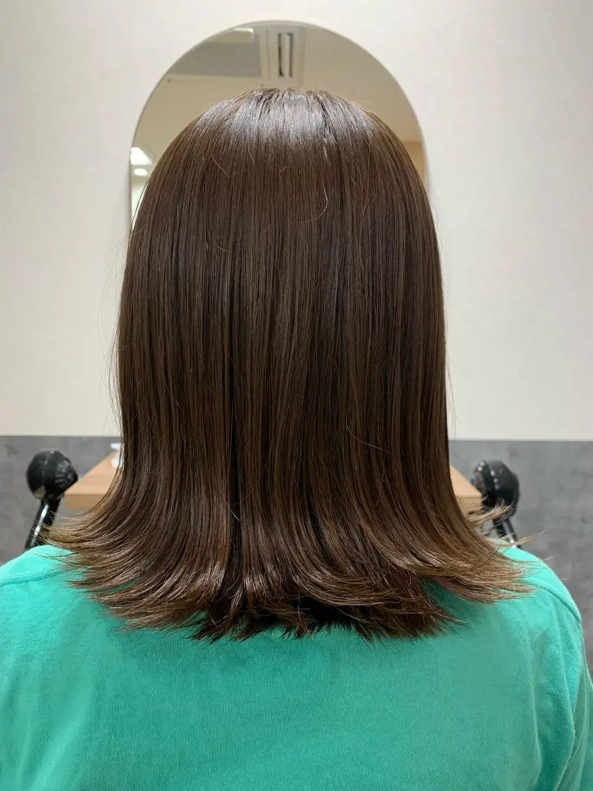 ミディアム カラー グレージュ オリーブグレージュ オリーブグレー カット ヘアカラー トリートメント 赤坂 有季のヘアスタイル
