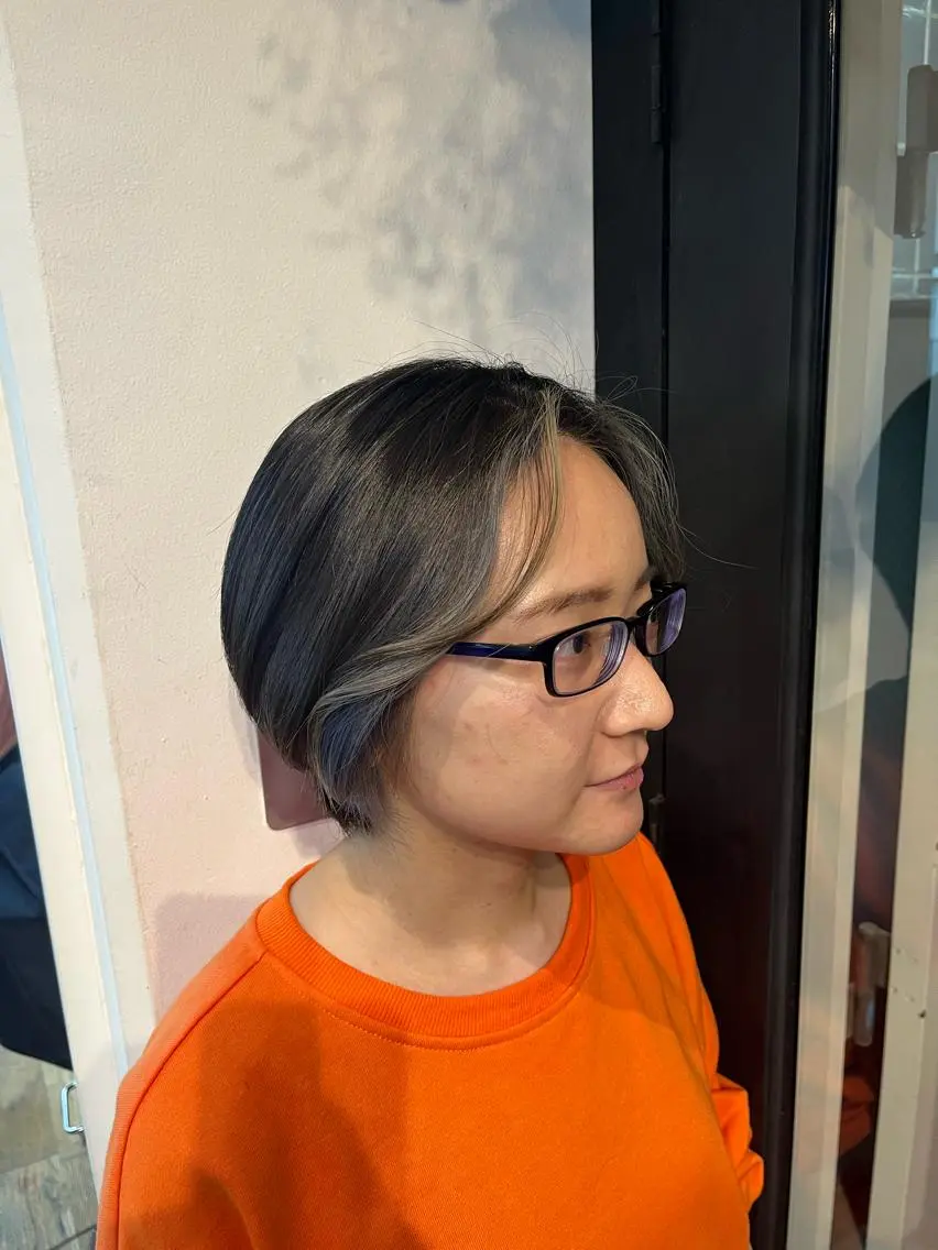 ショート カラー Airi 韓国y2k ハイレイヤーのヘアスタイル