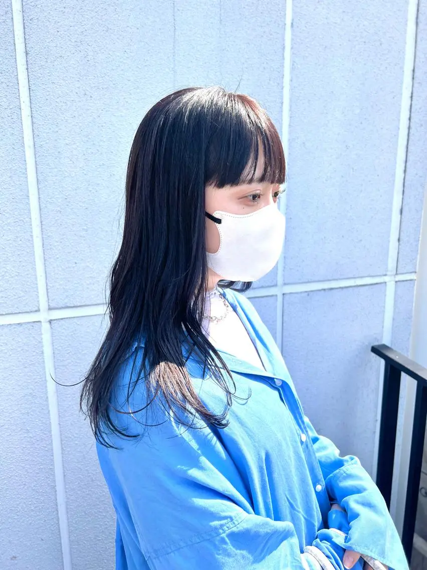 セミロング カラー ワイドバング 松坂 真衣のヘアスタイル