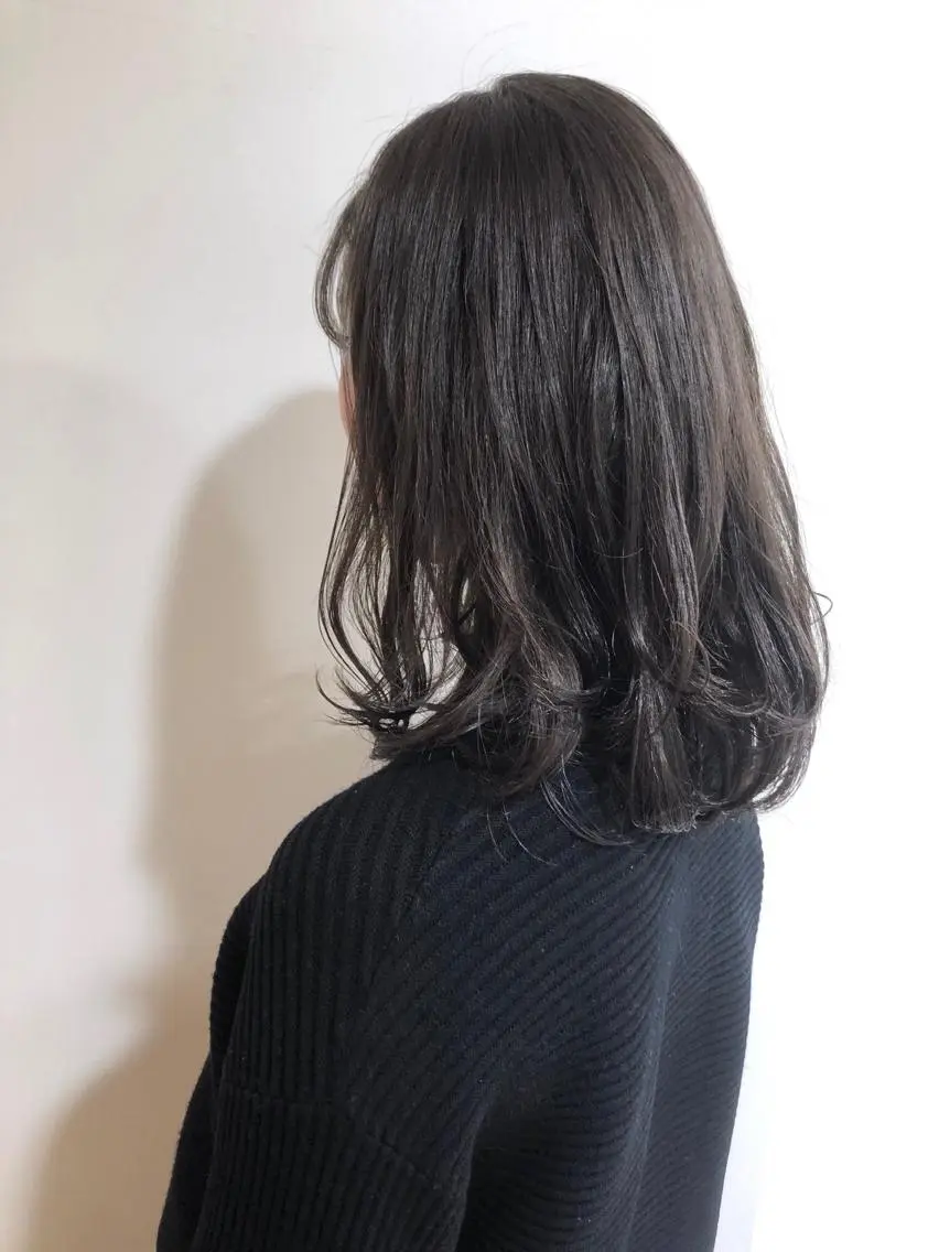 ミディアム カラー カット ヘアカラー トリートメント MIOベージュカラー 柔らかいカラーのヘアスタイル