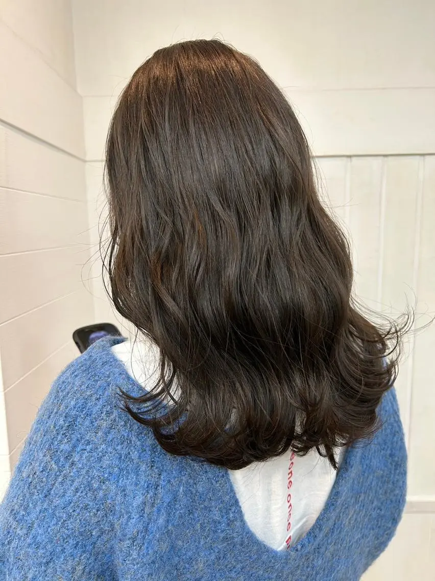 セミロング カラー パーマ ヘアアレンジ アディクシーカラー アッシュ バレイヤージュ ベージュカラー ブリーチ newi grande 横浜店のヘアスタイル