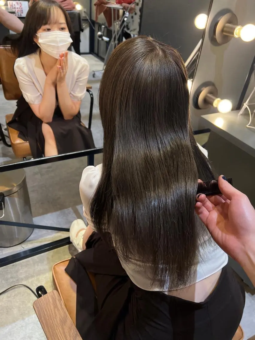 ロング カラー グレージュ カーキグレージュ 髪質改善ストレート Kantaのヘアスタイル
