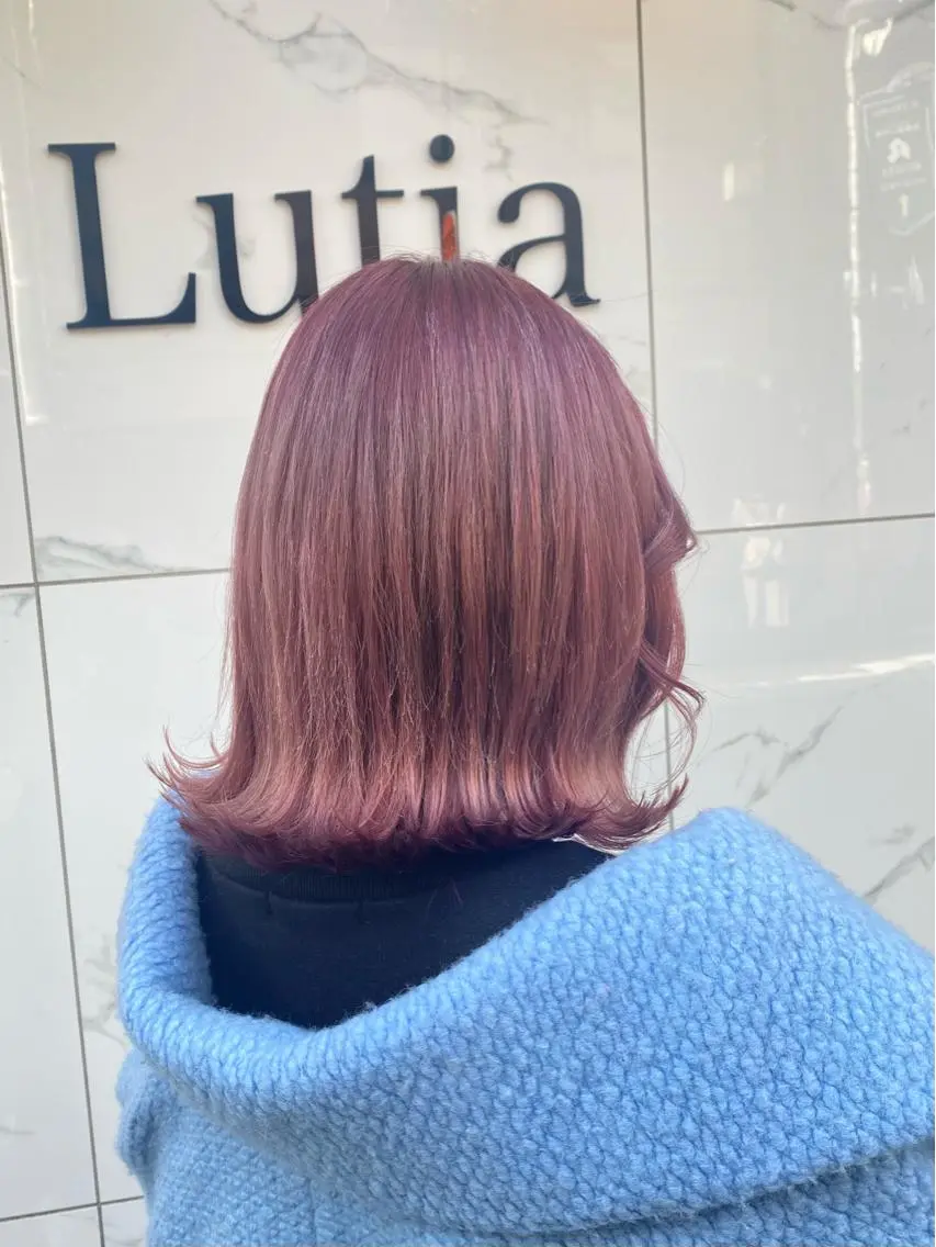 ミディアム カラー パーマ ヘアアレンジ ピンクカラー 新宿⌇韓国風ヘア ⌇透明感カラーのヘアスタイル