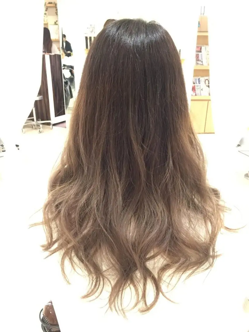 ロング カラー グラデーションカラー 内野 由紀のヘアスタイル