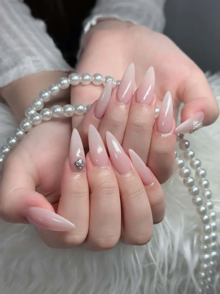 ネイル オーロラネイル フレンチネイル ジェルネイル ハロウィン キラキラネイル ハンドネイル H.baby Nail Salonのネイルデザイン