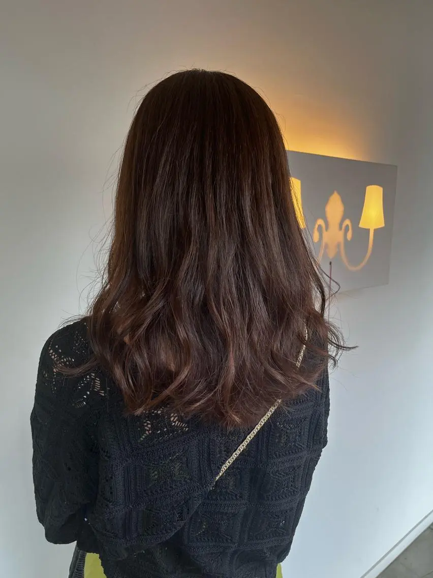 セミロング アッシュ おせ ちさとのヘアスタイル