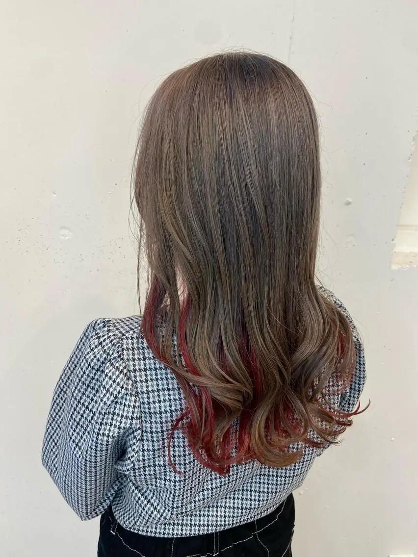 ミディアム カラー インナーカラー レッドカラー ヘアカラー トリートメント ウルフカット レイヤーカット上柿のヘアスタイル
