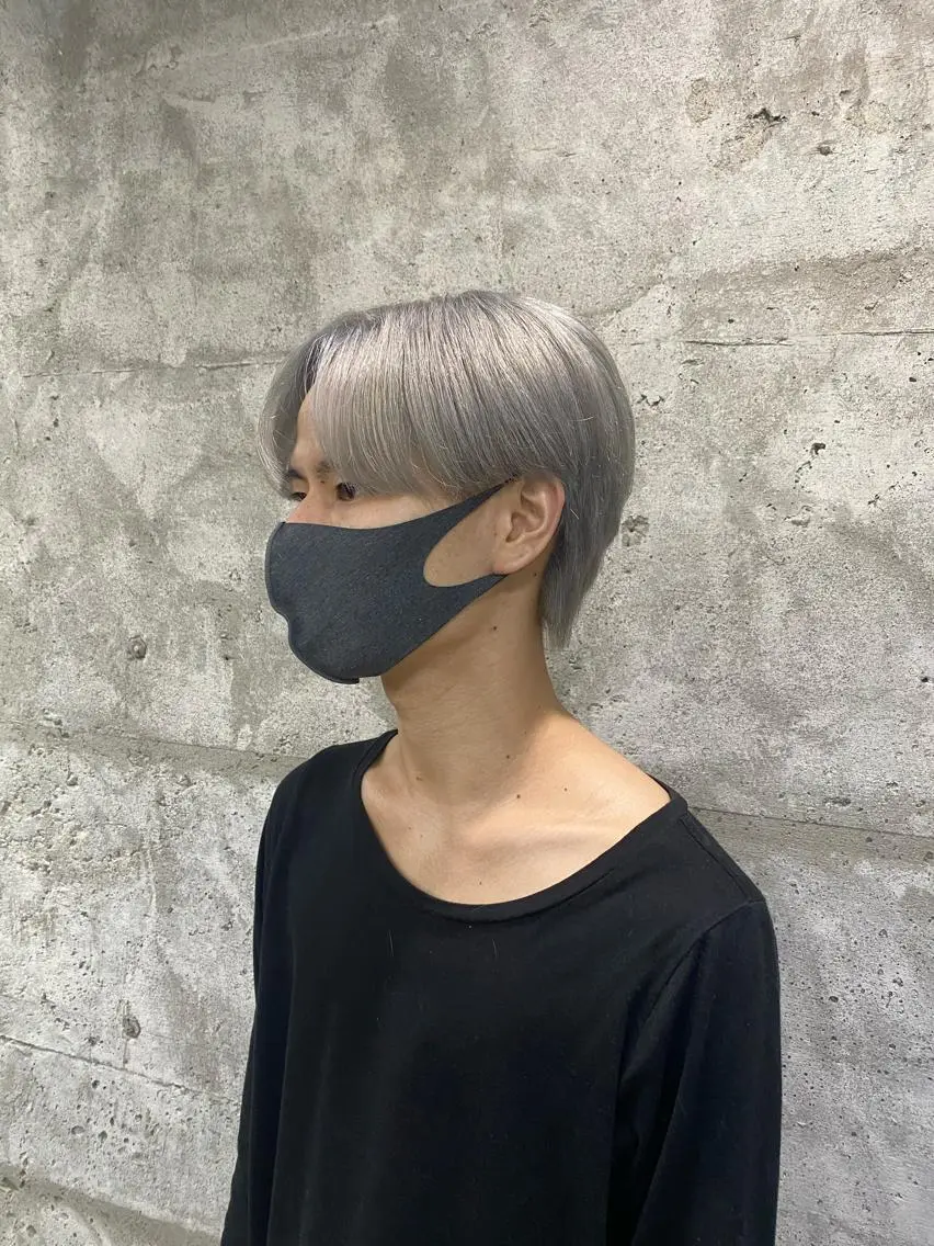ショート カラー ヘアアレンジ メンズ センターパート マッシュ シルバー ヘアカラー ［似合わせヘア］ ✂︎OGURO✂︎のヘアスタイル