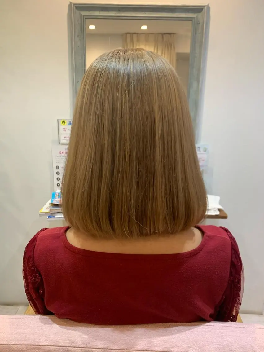 カラー ベージュカラー ブリーチ ミルクティーベージュ トキタ アオイのヘアスタイル