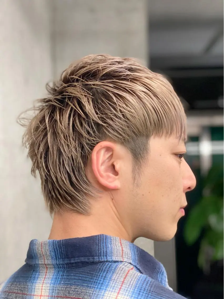 ショート メンズ メンズバレイヤージュ センターパート メンズハイライト メンズインナーカラー マッシュ 原宿アンリ 山下卓也のヘアスタイル