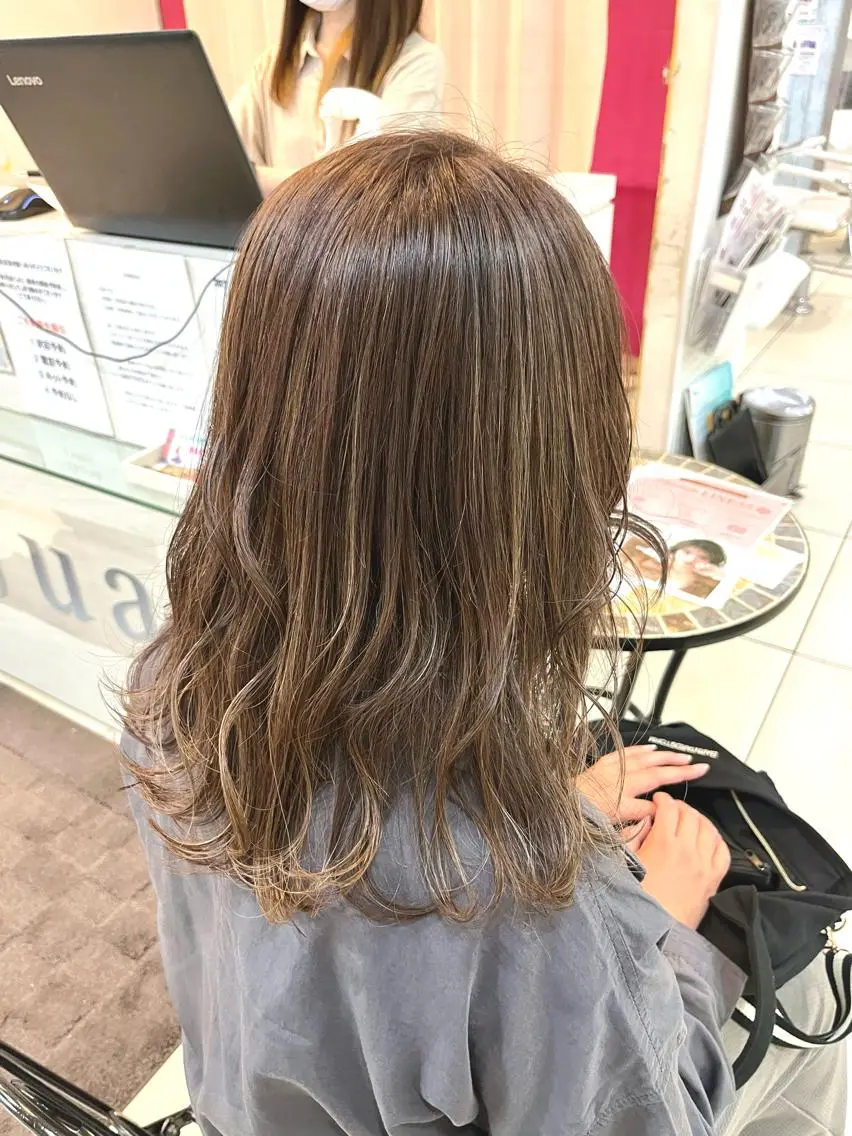 セミロング カラー ハイライトカラー ハイライト カット ヘアカラー トリートメント 🤎ベージュカラー/ 髪質改善/山岸🤎のヘアスタイル