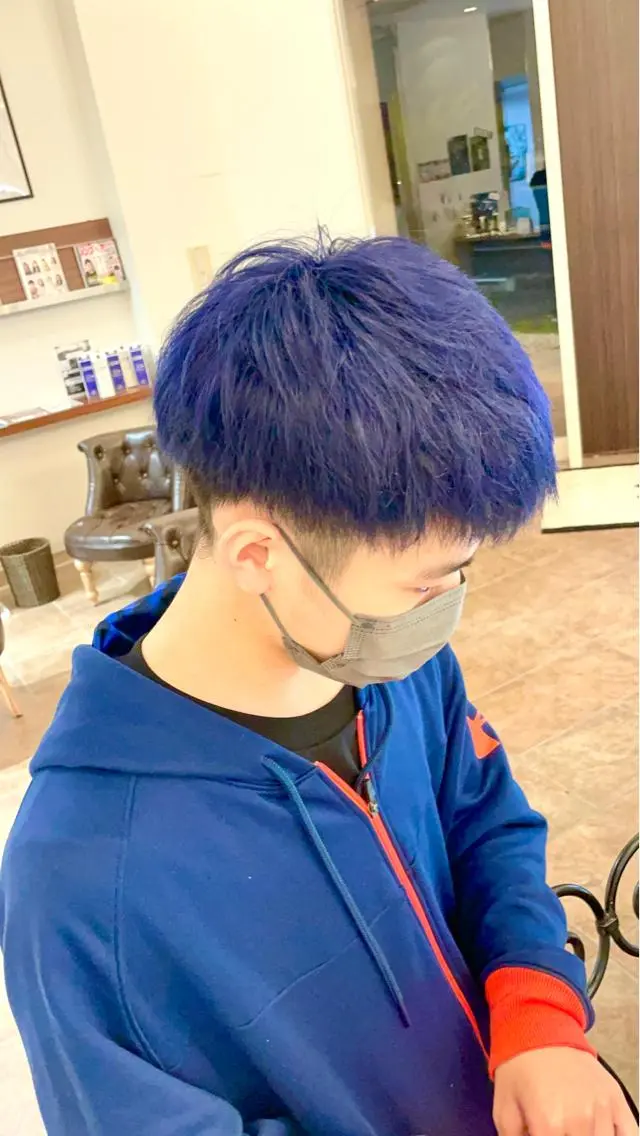 カラー メンズ ブルーカラー カット ヘアカラー トリートメント ダメージレスブリーチ HIROSHIのヘアスタイル