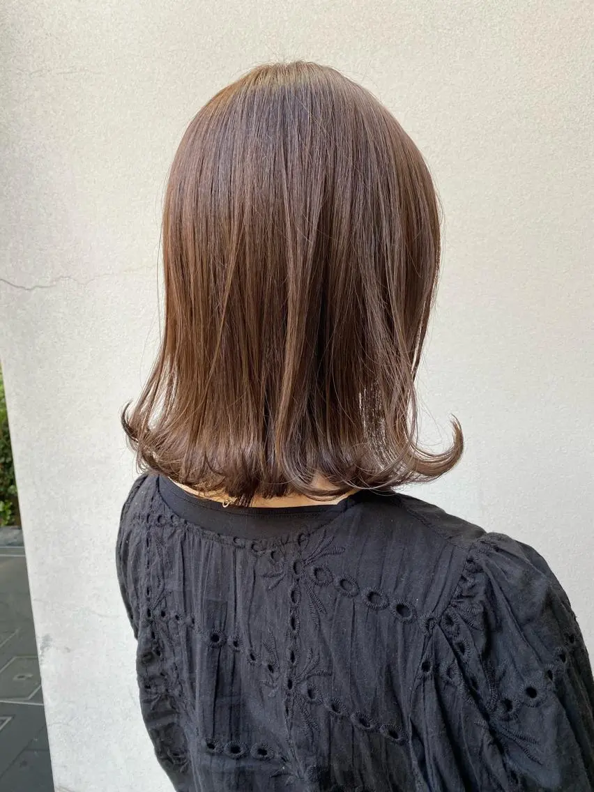 ミディアム カラー ベージュカラー 外ハネヘア カット ヘアカラー トリートメント ボブ/縮毛矯正/ レイヤー/塚田のヘアスタイル
