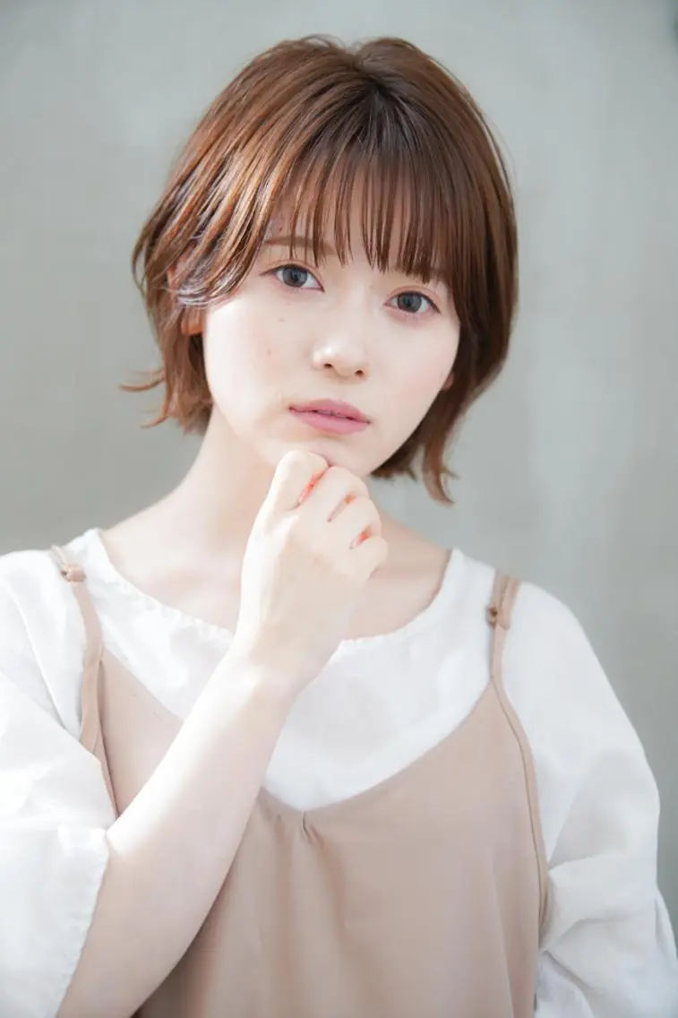 ミディアム HITOMI .のヘアスタイル