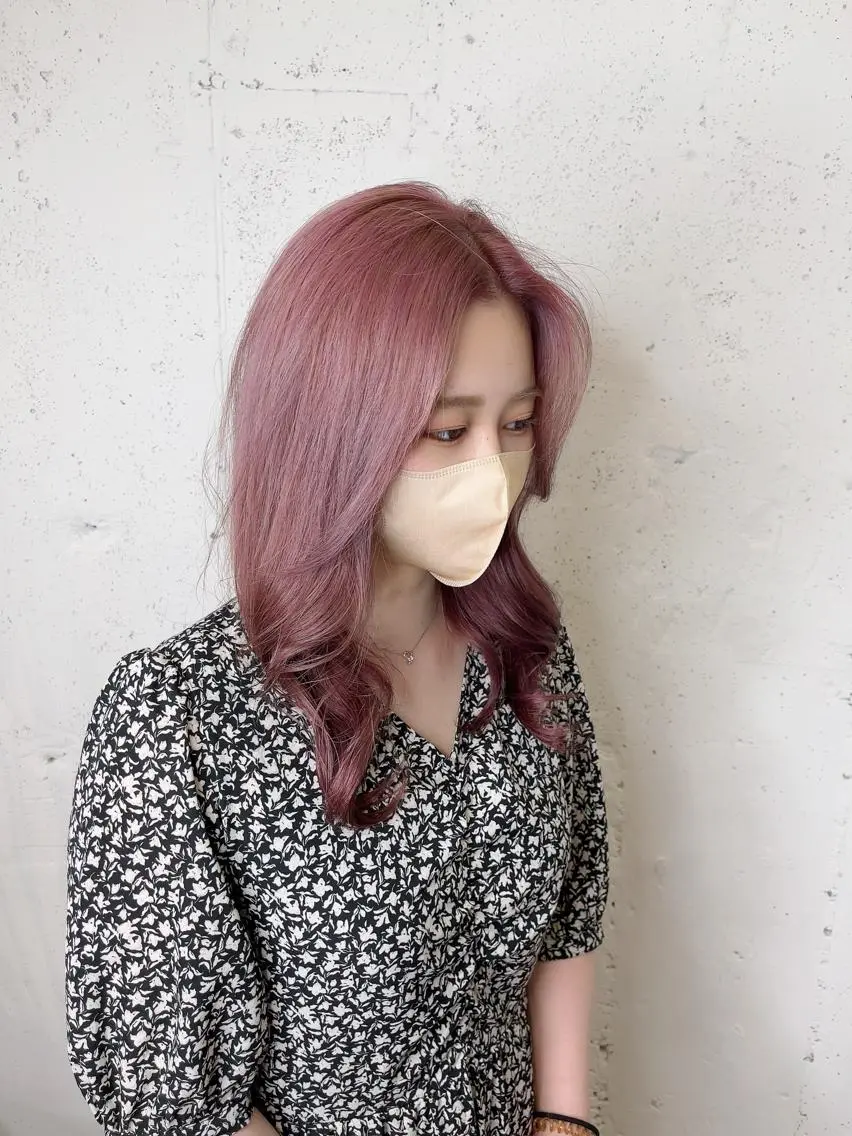セミロング カラー 透明感ハイトーン🦄 キラ🌈のヘアスタイル