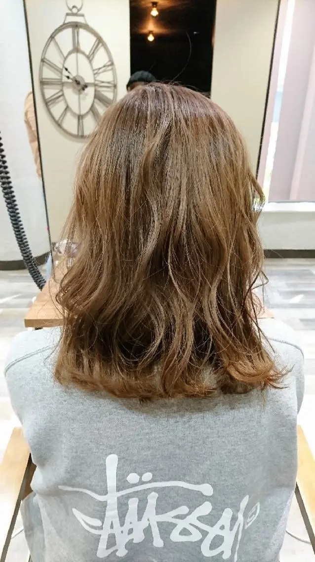 ミディアム カラー アッシュ ベージュカラー 艶カラー/インナー /グラデ/大西小百合のヘアスタイル