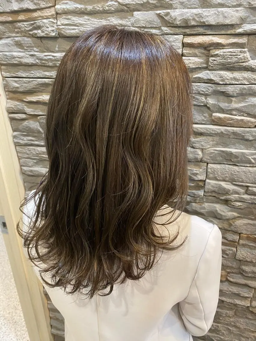 セミロング 山浦 貴恵のヘアスタイル