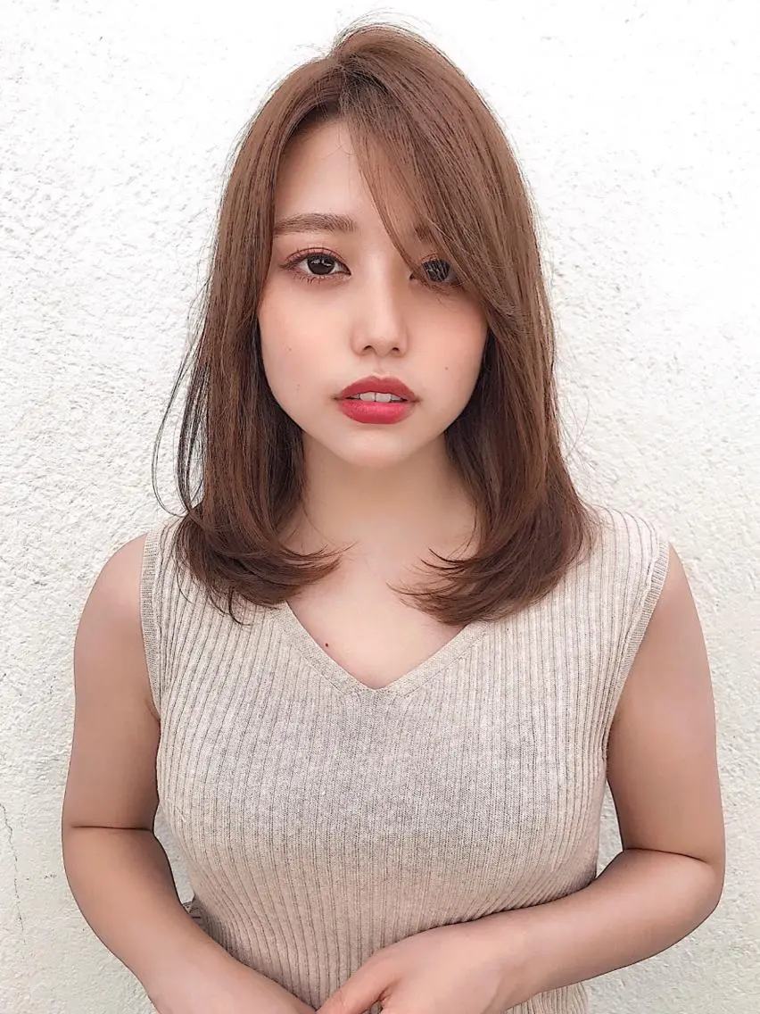 ミディアム レイヤーカット ブリーチなしダブル カラー縮毛矯正 下野のヘアスタイル