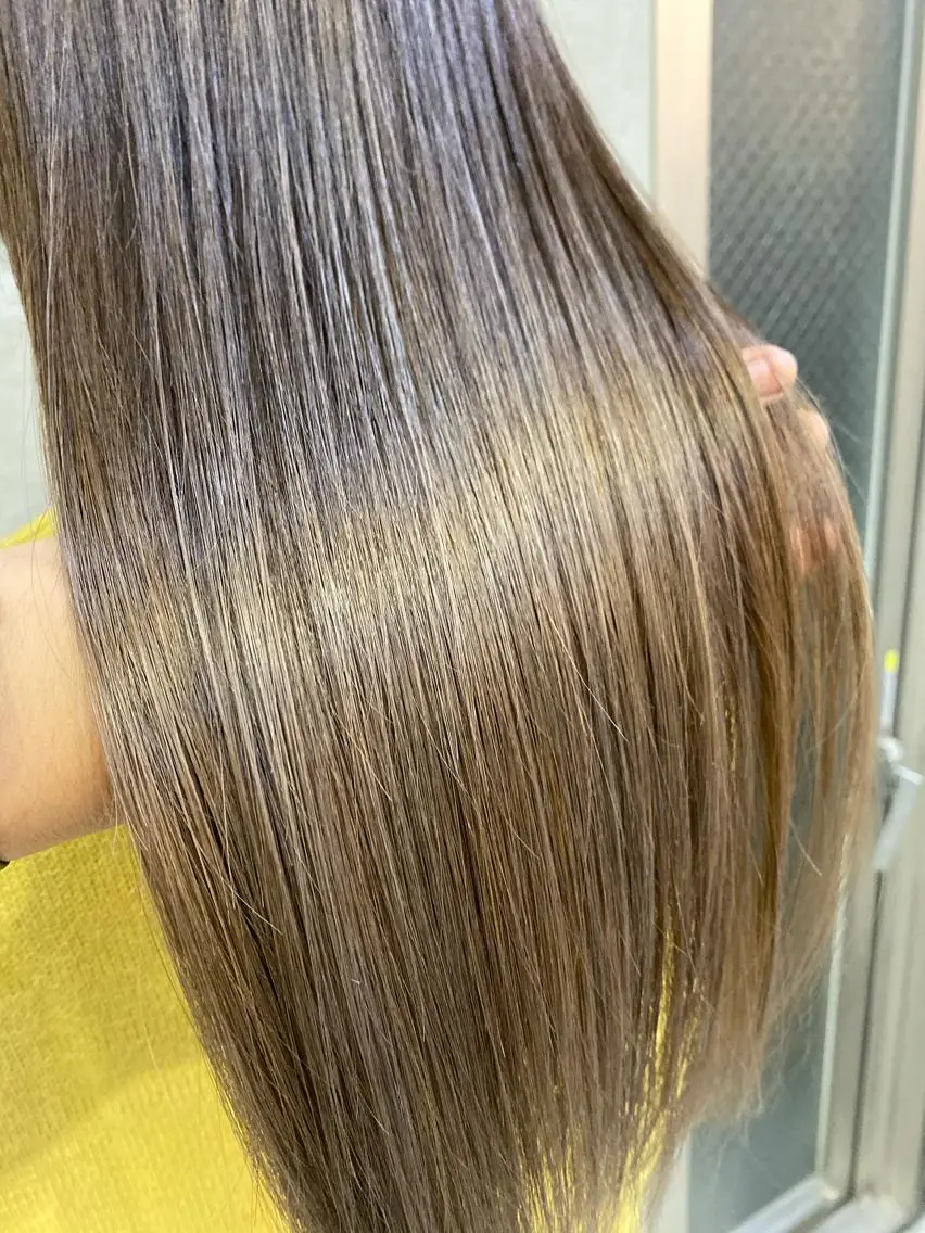 ロング カラー グレージュ ハイトーンカラー ハイトーングレージュ 大栗 佑也  髪質改善のヘアスタイル
