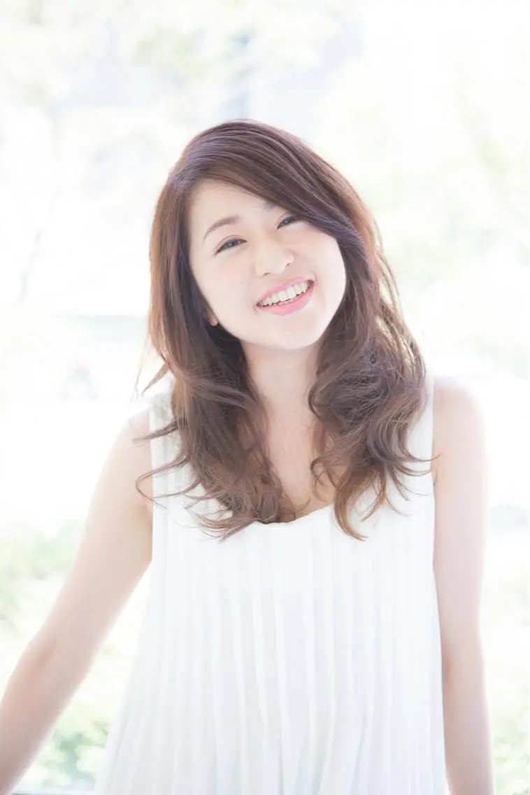 ミディアム 松田 みのりのヘアスタイル