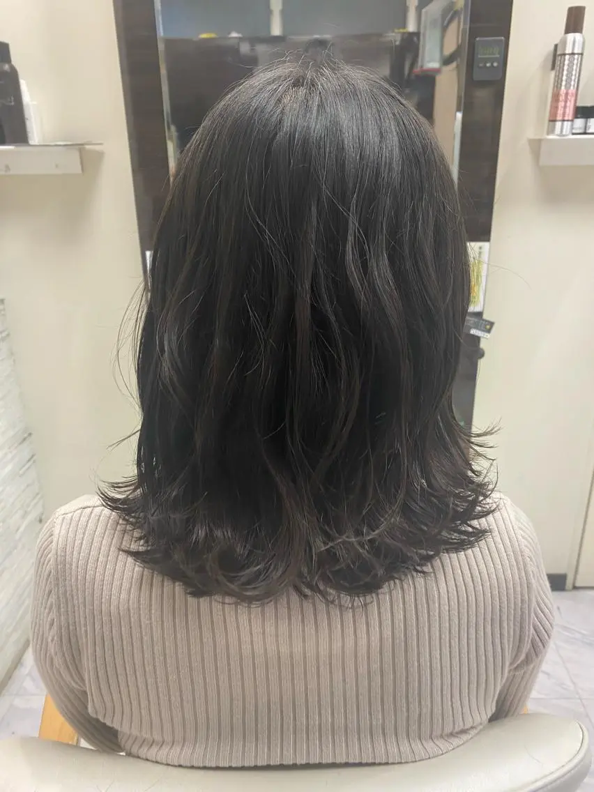 ミディアム レイヤーカット シャギー 目黒 碧人のヘアスタイル