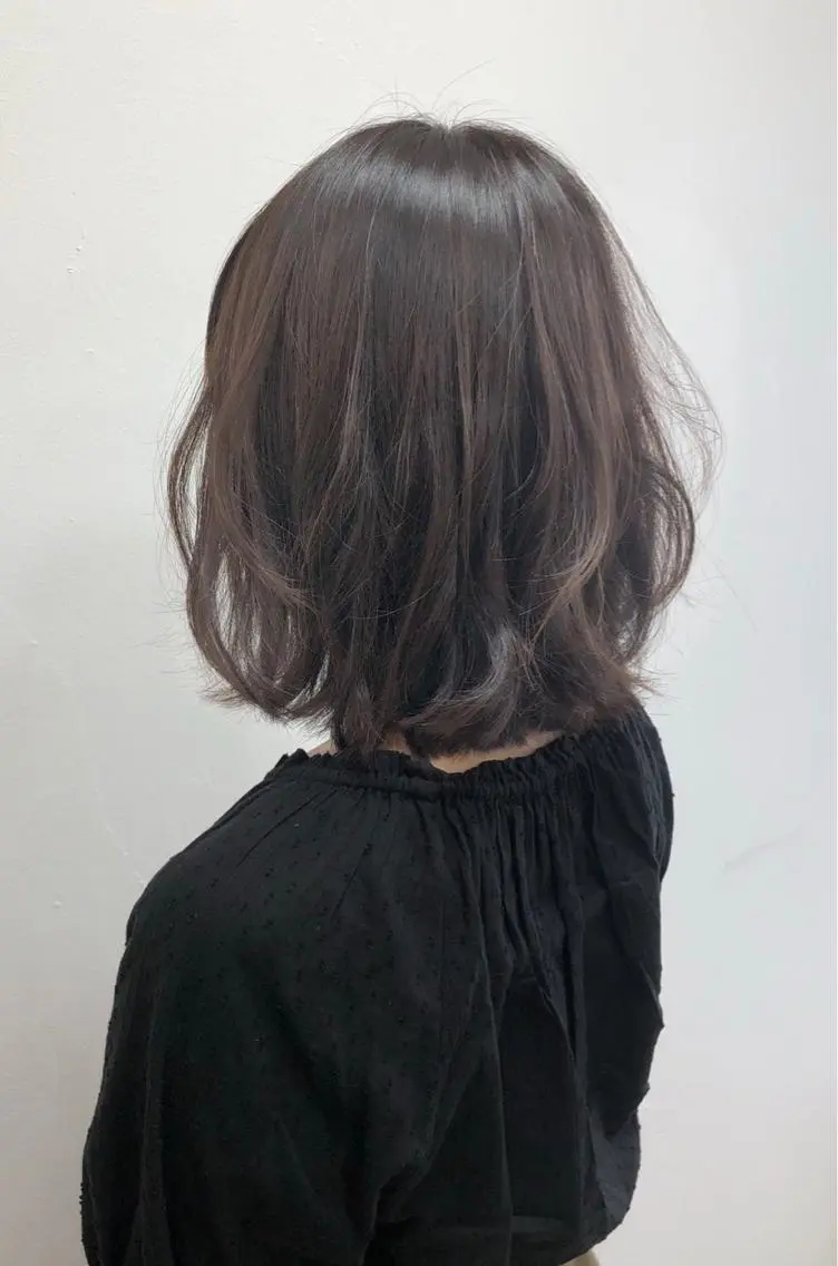 ミディアム カラー 黒田 優衣のヘアスタイル