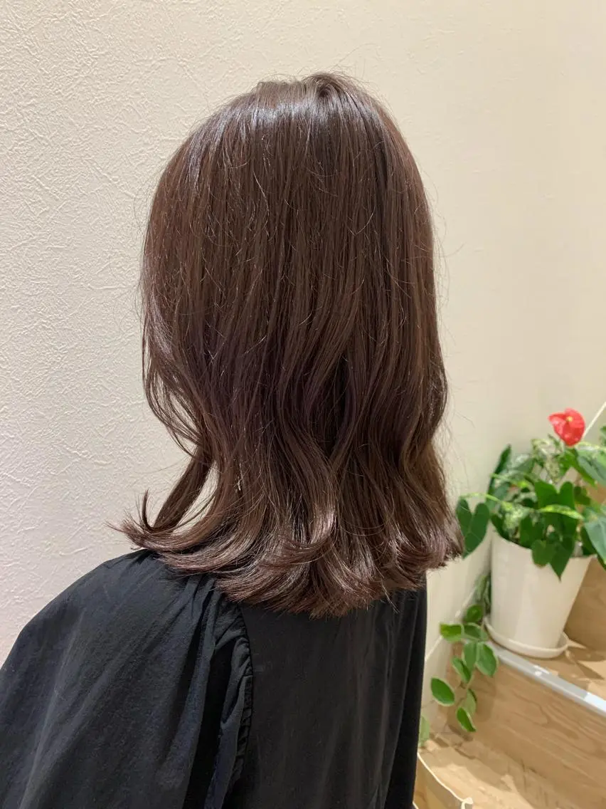 ミディアム カラー ブリーチ ラベンダーカラー ブリーチなしカラー hubhair レイヤー/透明感のヘアスタイル