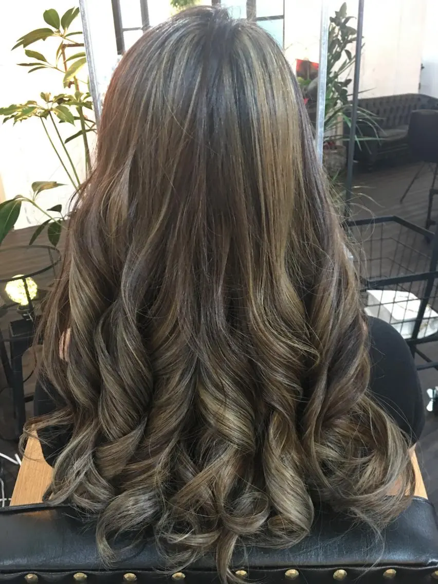 ロング カラー 鶴見 和美のヘアスタイル