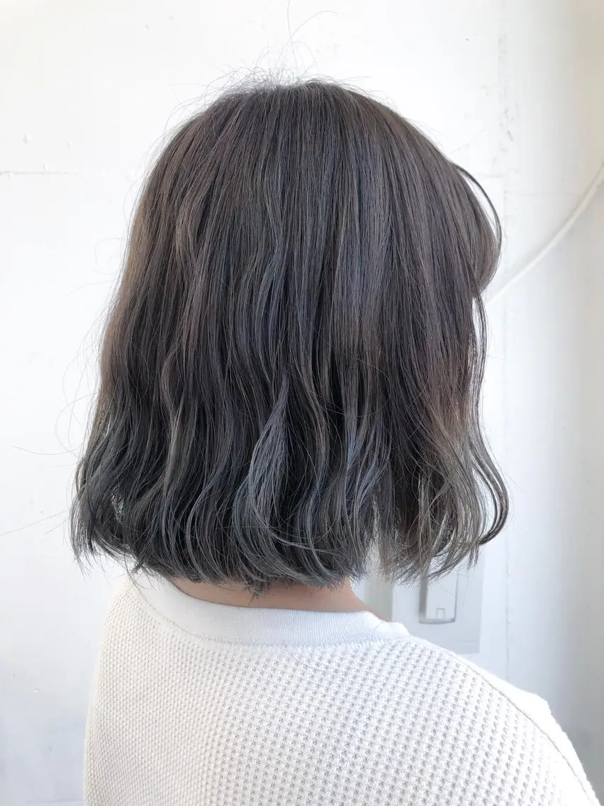 ミディアム カラー バレイヤージュ ブリーチ グラデーションカラー グレージュ レイヤーカット un 溝の口 伊豆本のマツエク・マツパデザイン