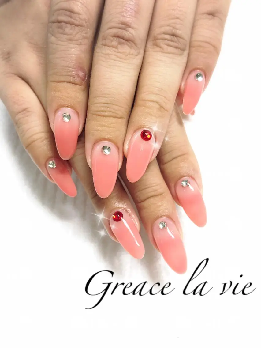 ロング カラー パーマ ヘアアレンジ キッズ ネイル マツエク・マツパ ピンクカラー カラーマツエク ピンク Greace  la vieのネイルデザイン