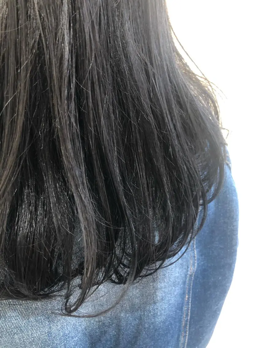 ミディアム カラー 黒髪 ブルーカラー ブルーブラック 透明感カラー 松永 梨央のヘアスタイル