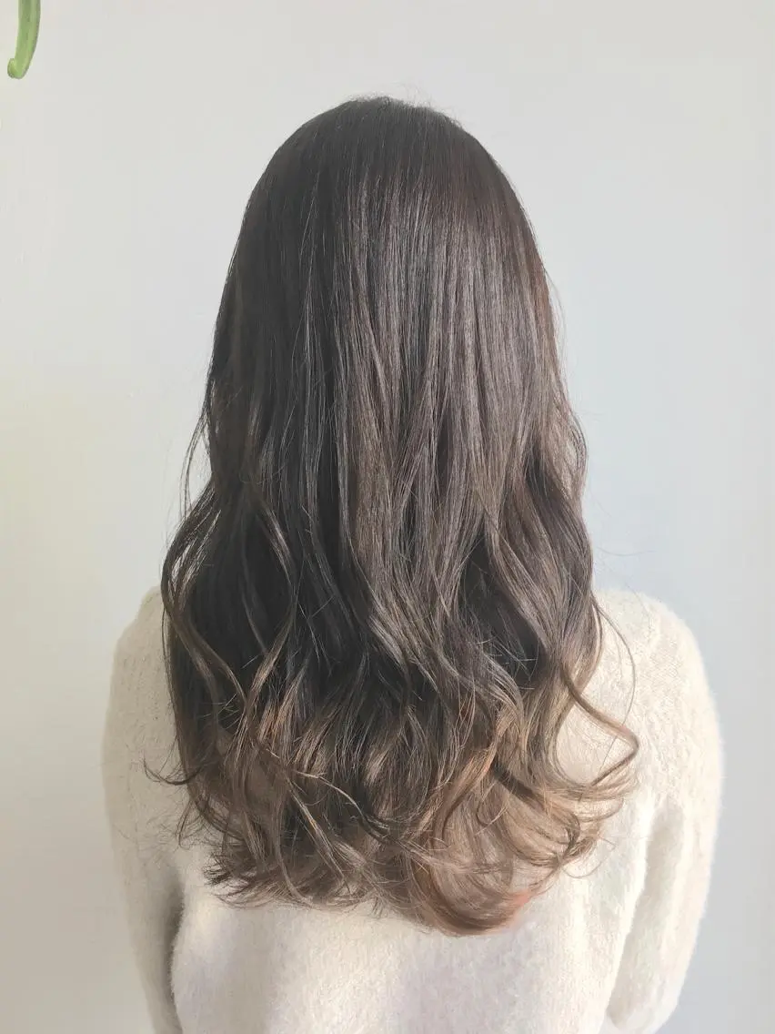 ロング カラー グラデーションカラー グレージュ ヘアカラー トリートメント ヘアセット yoshi ☆のヘアスタイル