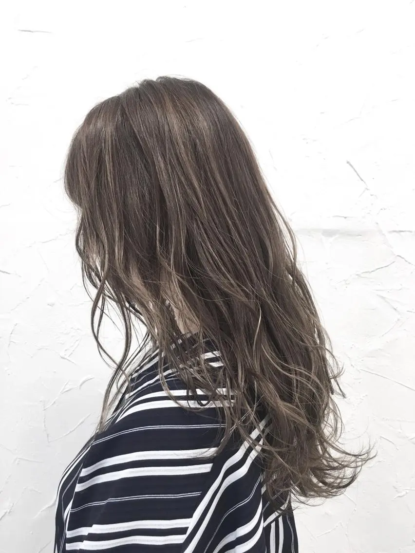 セミロング カラー アッシュ アッシュグレー ハイライトカラー ハイライト 脱!黒髪 ダブルカラー【上野】のヘアスタイル